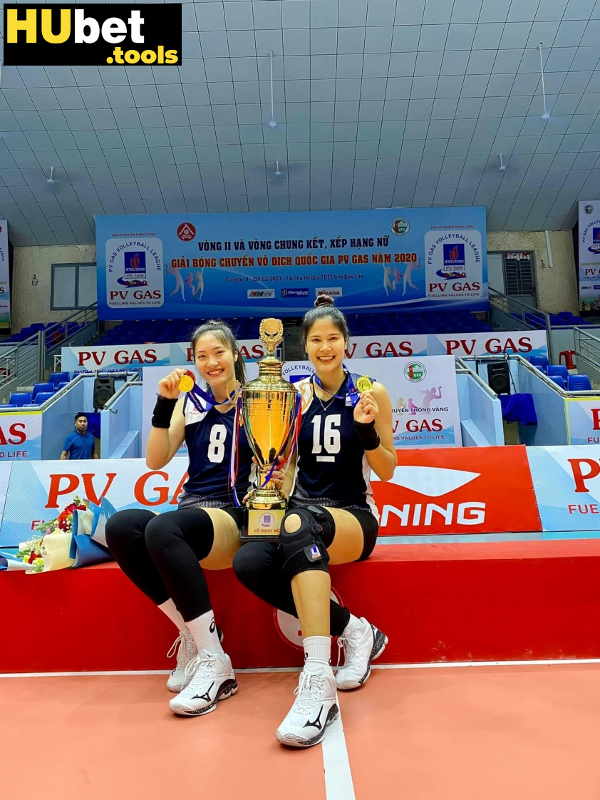 Phụ công Bùi Thị Ngà (số 16) cùng Binh chủng Thông tin lên ngôi tại giải vô địch quốc gia năm 2020. (Ảnh: FBNV)