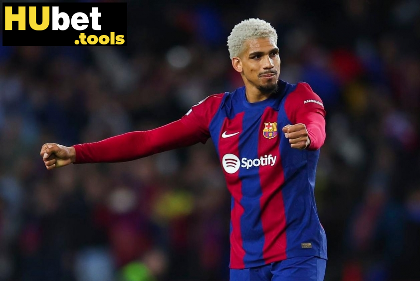 Việc Araujo ra đi sẽ giúp Barca giải phóng quỹ lương và có thêm tài chính cho chuyển nhượng.
